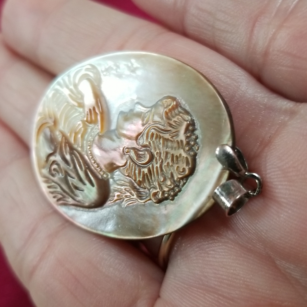 Vintage Cameo Pendant - Picture 5 of 10